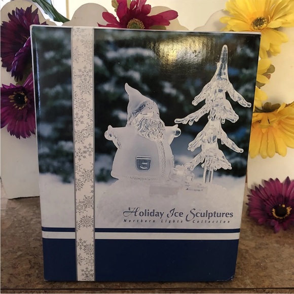 Vintage Heritage Mint, Holiday Ice Sculpture “Santa With Presents”. Unopened Box - Picture 2 of 9